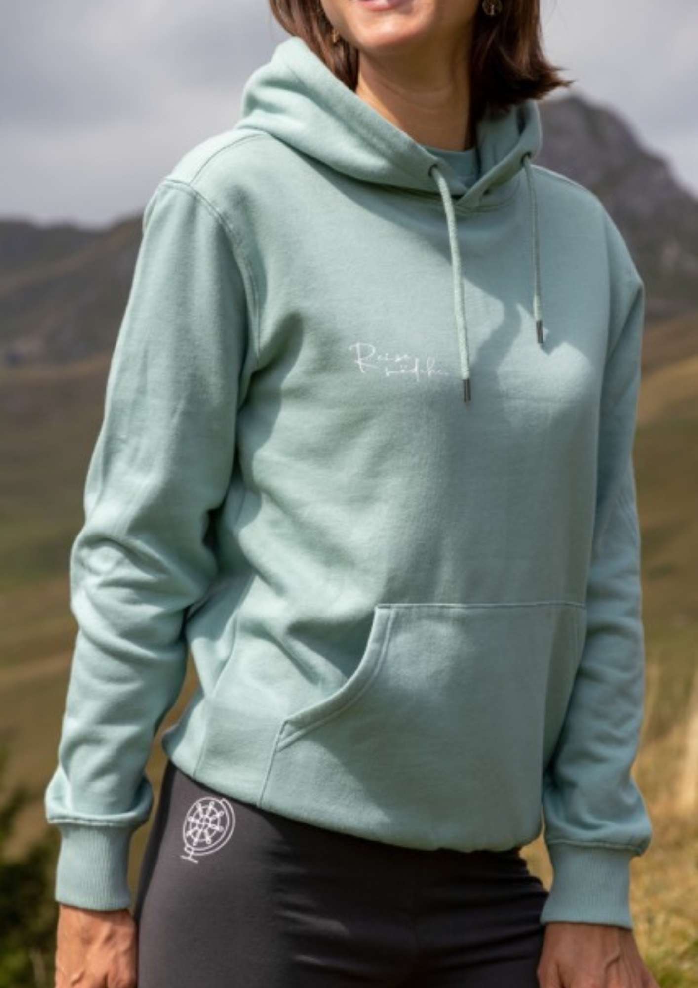 reisemaedchen-globus-hoodie-tuerkis-front